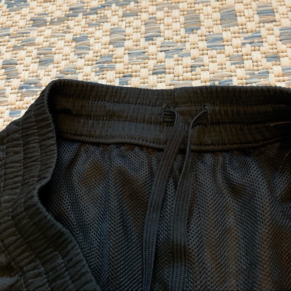 Adidas women’s shorts - Picture 4 of 6